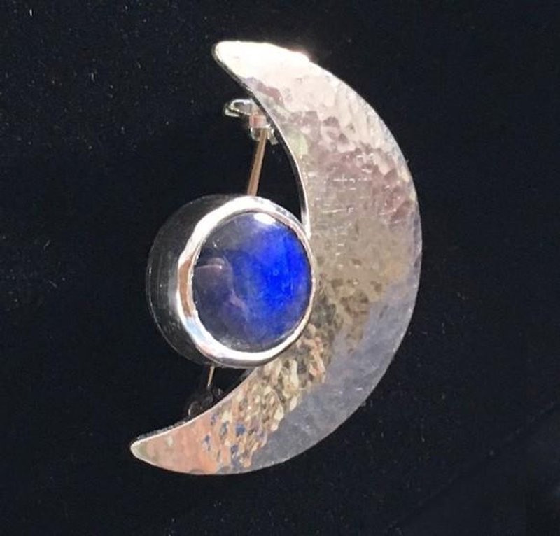 ◇ Finland's Jewelry ◇ Spectral Light (Spectolite) Crescent Moon SV Brooch - เข็มกลัด - เครื่องเพชรพลอย สีน้ำเงิน