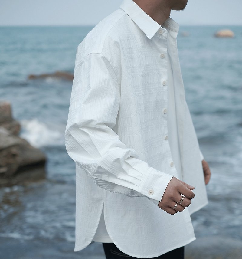 Boiled water long-staple cotton texture plaid long-sleeved shirt dovetail arc hem gender-neutral wear - เสื้อเชิ้ตผู้ชาย - ผ้าฝ้าย/ผ้าลินิน ขาว