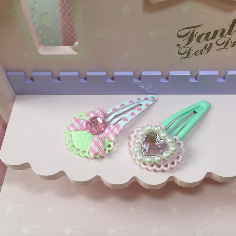 粉紅公主系髮夾 (2件1組) ~蝴蝶結/愛心寶石 (綠色) - 髮飾 - 其他材質 綠色