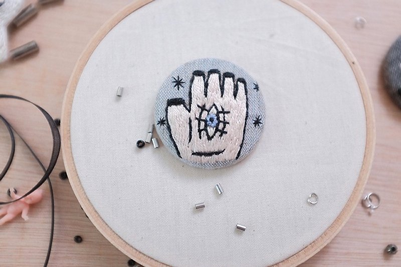by.dorisliu [ Eye on Hand ] hand embroidery brooch - เข็มกลัด - งานปัก สีดำ