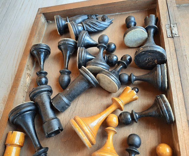 Soviet chess set made of wood produced by Artel -  Portugal