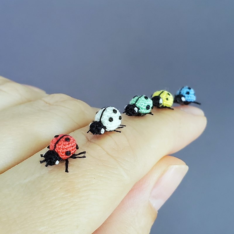 Extreme micro custom ladybag. Dollhouse miniature. Marvelous crochet ladybug. - ตุ๊กตา - ผ้าฝ้าย/ผ้าลินิน สีแดง