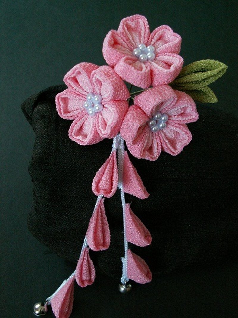 [Resale] perfect hairpin <pink> cherry-blossom viewing of cherry blossoms made with knob crafted old cloth ♪ - เครื่องประดับผม - ผ้าไหม สึชมพู