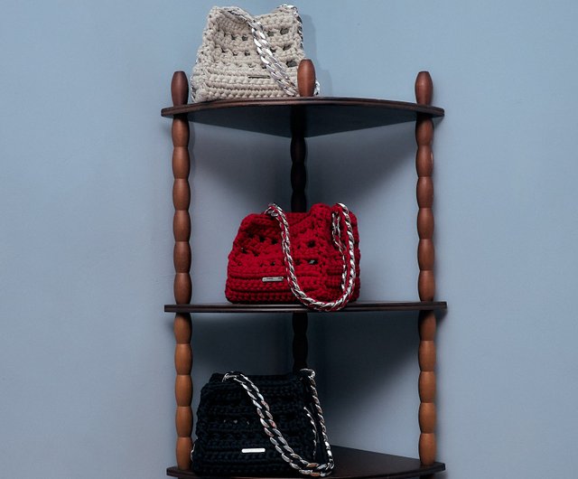 骨装飾付き編みバッグ 骨装飾付き編みバッグ