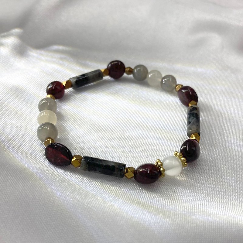 [Scarlet Ink] Stone/Moonstone/Blue Labradorite Crystal Bracelet - Bracelets - Semi-Precious Stones Gray