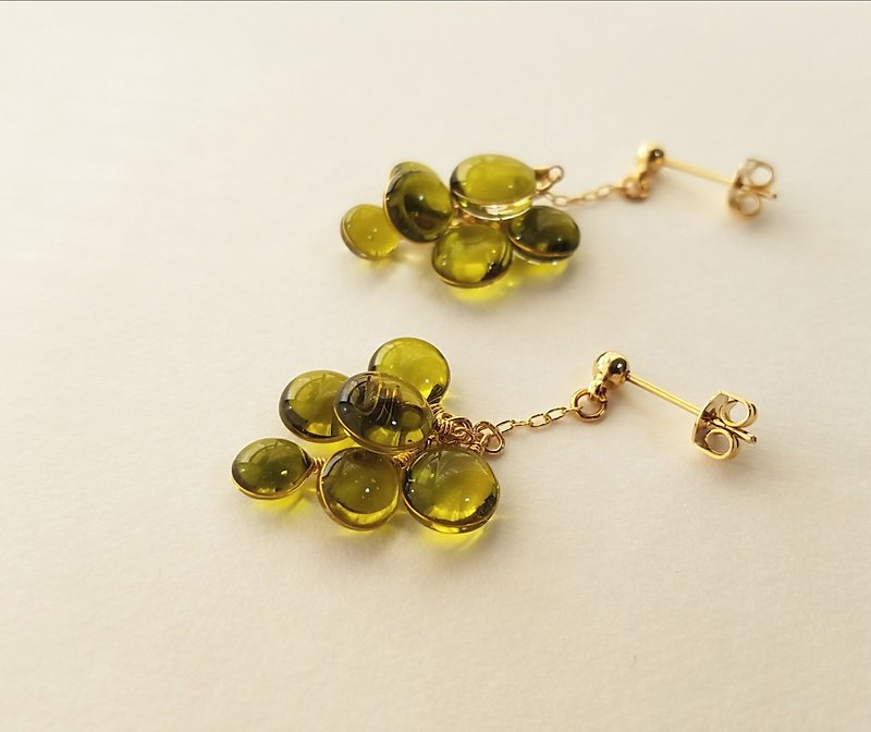 cluster of colours pierced or clip-on earring olive green - ต่างหู - เรซิน สีเขียว