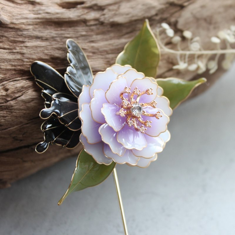 [Gradient Peony Brooch] Peony and Butterfly Brooch Elegant Classical Handmade Bronze Resin Brooch - Brooches - Resin Multicolor