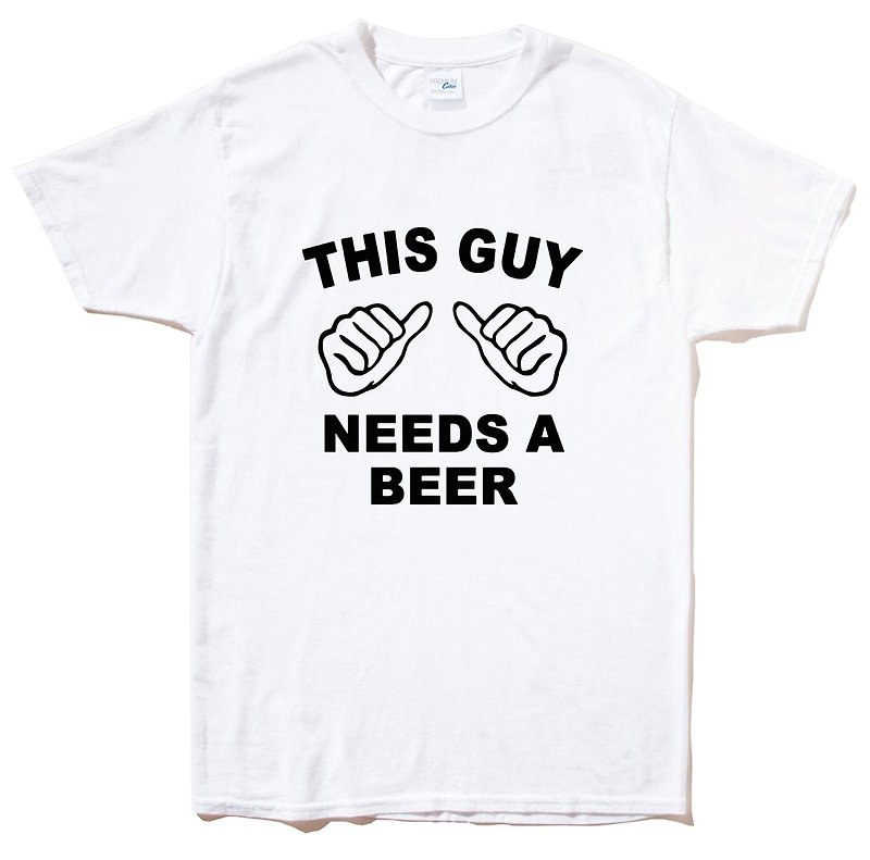THIS GUY NEEDS BEER white t shirt - เสื้อยืดผู้ชาย - ผ้าฝ้าย/ผ้าลินิน สีเทา