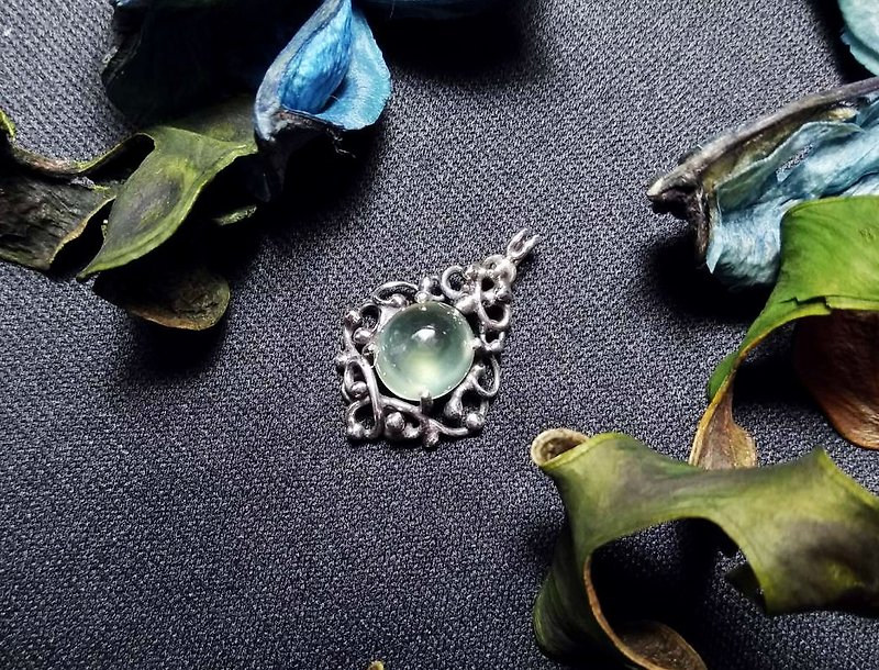 <Silver Series> Grape stone design pendant - Necklaces - Gemstone Green