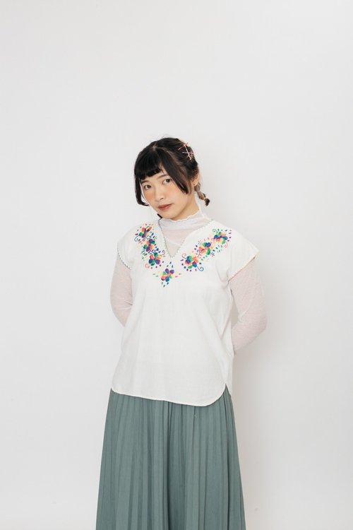 台湾製　エスニックトップス エスニック刺繍トップス 刺繍フォークブラウス【初恋店】A1084