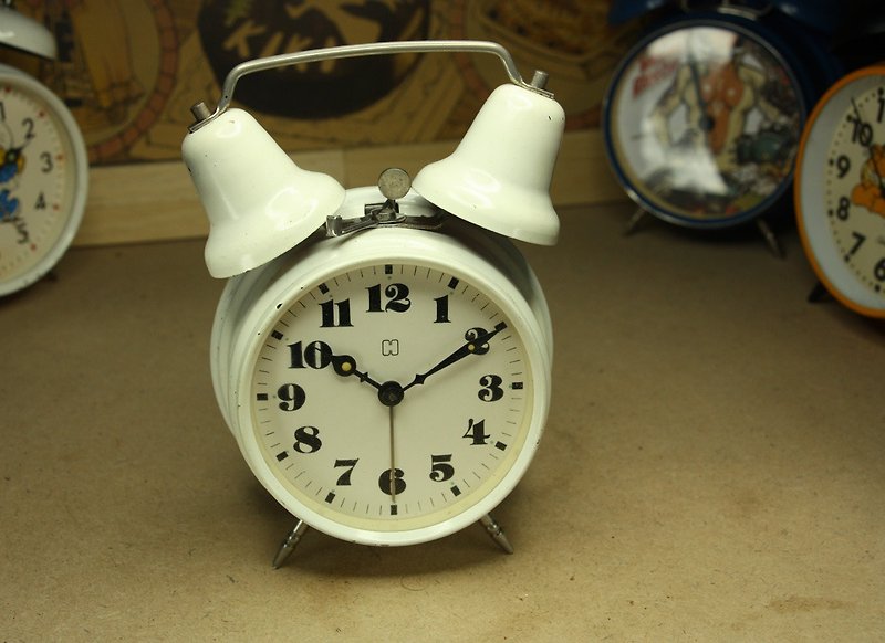 20世紀の終わりにオランダから購入したドイツHEMAホワイトヴィンテージ時計仕掛け手巻き目覚まし時計 - 時計 - 金属 ホワイト