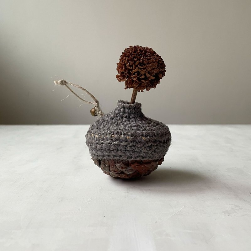 Hanging small bell fruit woven flower vessel/dried flowers/pine cones/with handmade packaging - Pottery & Ceramics - Plants & Flowers Khaki