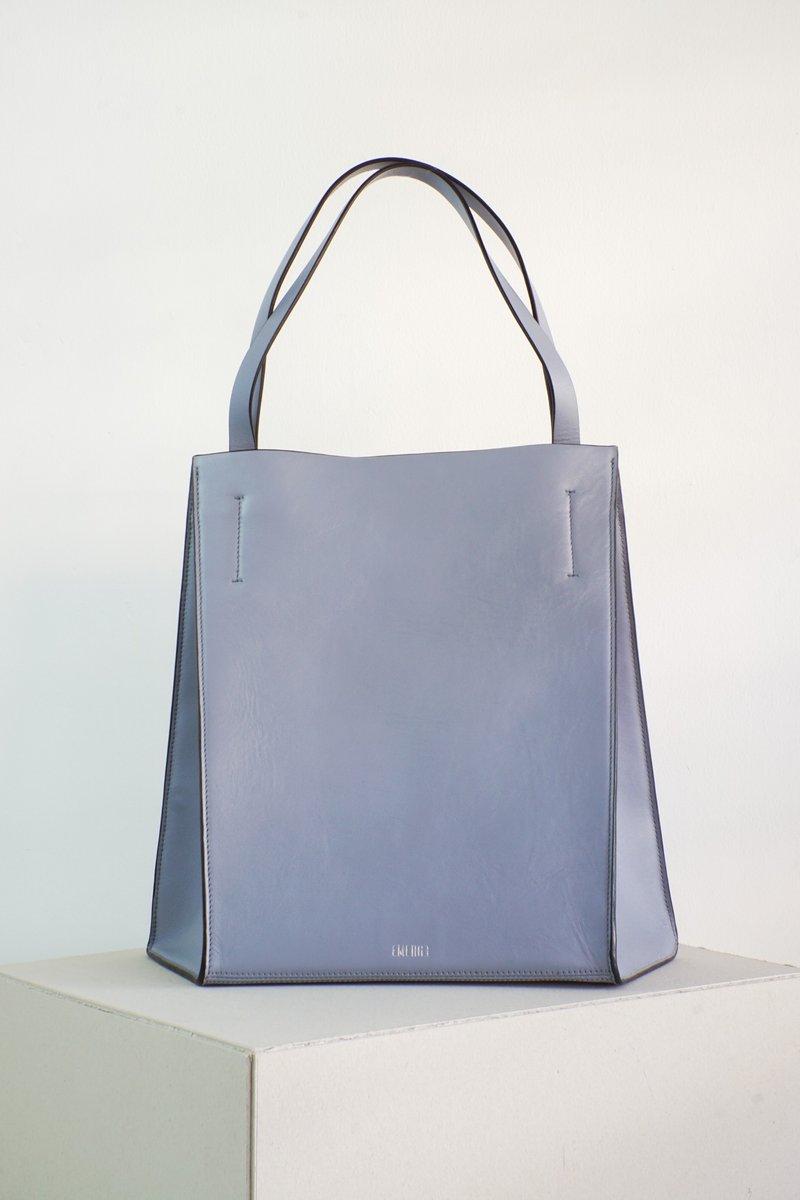 dash tote bag in powder blue