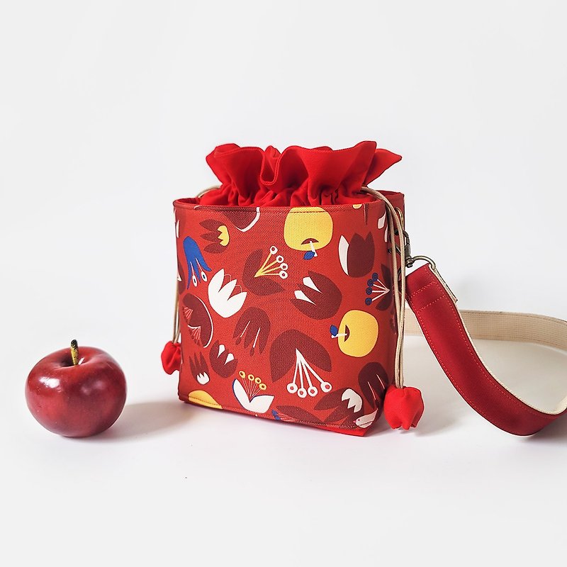Candy Bunch Bag Bucket Bag Side Backpack – Red Apple - กระเป๋าแมสเซนเจอร์ - ผ้าฝ้าย/ผ้าลินิน สีแดง