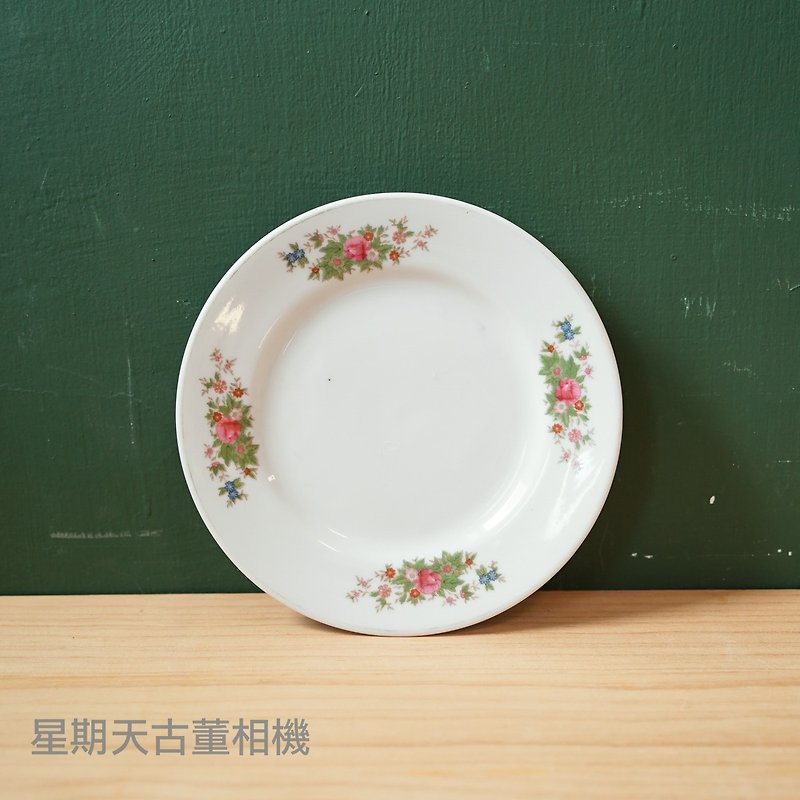 [Arctic second-hand groceries] Early Datong porcelain small plate dessert plate pink flower gift - จานและถาด - วัสดุอื่นๆ ขาว