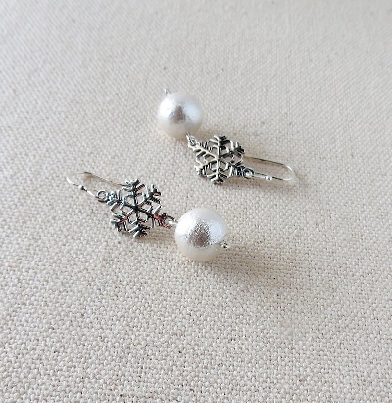 [Poppy Love ‧ chain] Su】 sterling silver ******fashion "Christmas snowflake" Japan cotton pearl earrings** - ต่างหู - โลหะ 