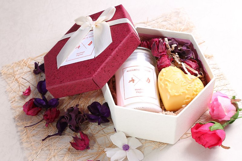 Soy scented candle / handmade soap hex gift box birthday Valentine's Day gift - เทียน/เชิงเทียน - ขี้ผึ้ง สีแดง