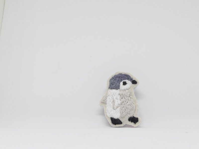 【Mu La ordinal】 Embroidery mini mouthful baby penguin - Coin Purses - Cotton & Hemp Black