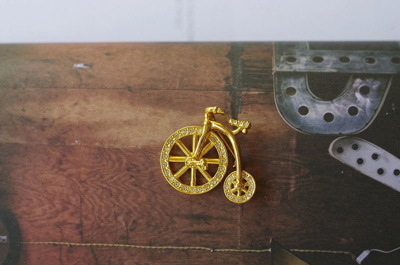 Vintage gold tone bike  brooch pin - Brooches - Other Metals Gold