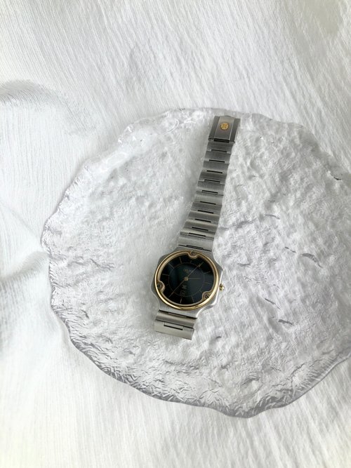 CELINE トリオンフ　クォーツ　シルバー 腕時計 日本直送 名牌中古包 】CELINE セリーヌ 腕時計 シルバー