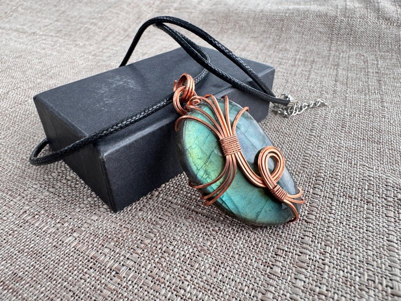 250429 ワイヤーラッピング ラブラドライト 銅ブロンズ巻き 吊り下げ - ネックレス - 銅・真鍮 グリーン