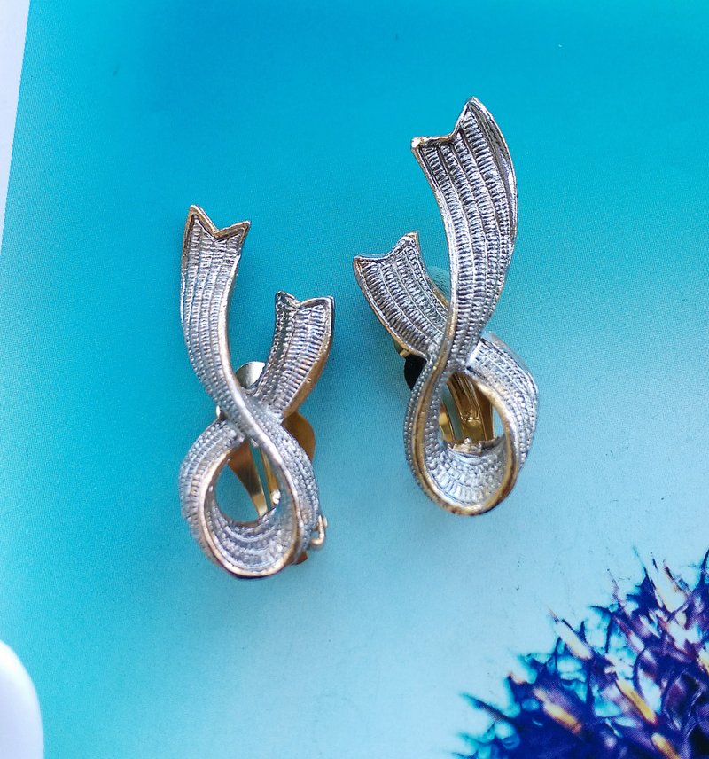 Vintage Jewelry 西洋古董飾品 精緻銀絲緞帶 夾式耳環 - 耳環/耳夾/耳骨夾 - 其他金屬 金色