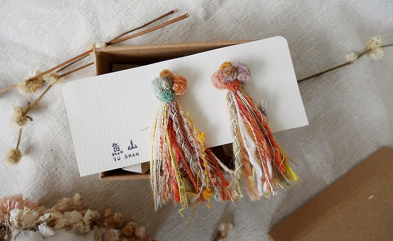 [A little more] handmade wool felt yarn earrings | orange red | clip type - Earrings & Clip-ons - Polyester Orange