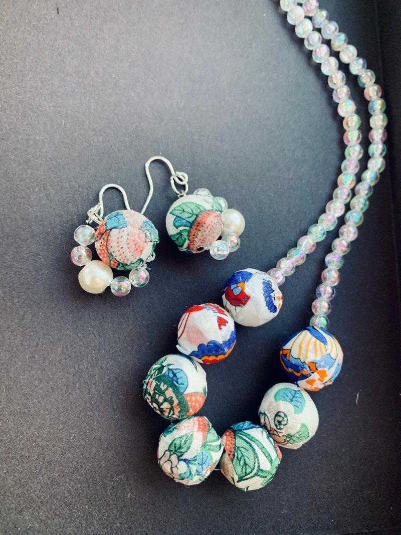 A Handmade set of necklace and earrings - Uk Liberty fine vintage textile. - Necklaces - Pearl White