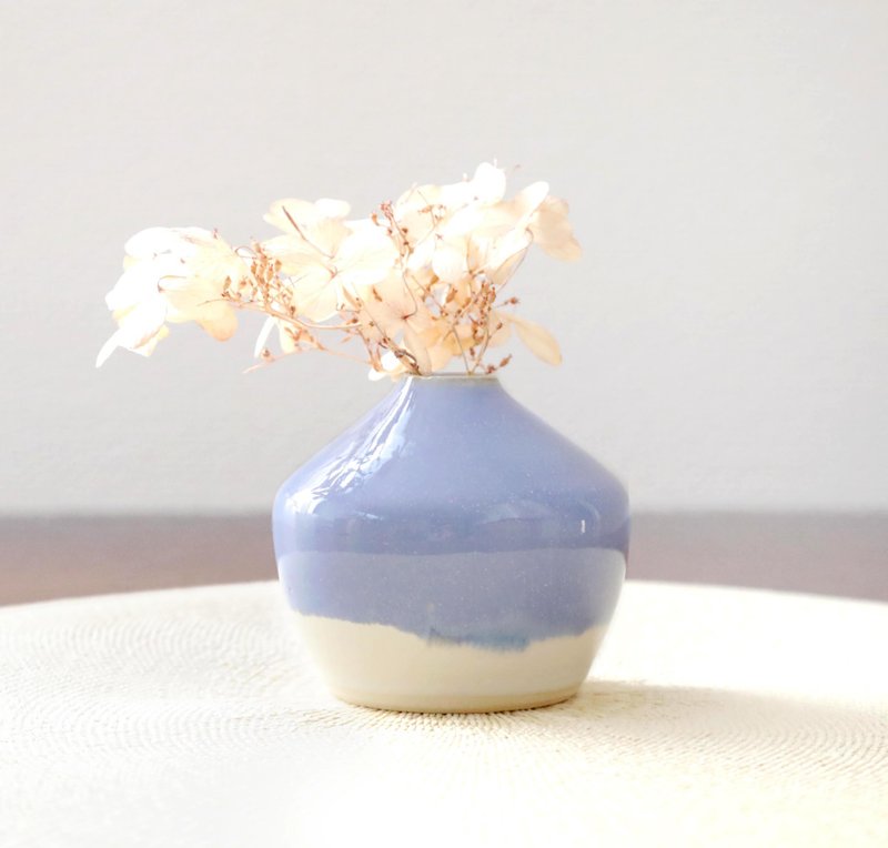 紫陽花結晶釉と白マットの掛け分け一輪挿し - 花瓶/花器 - 陶 藍色