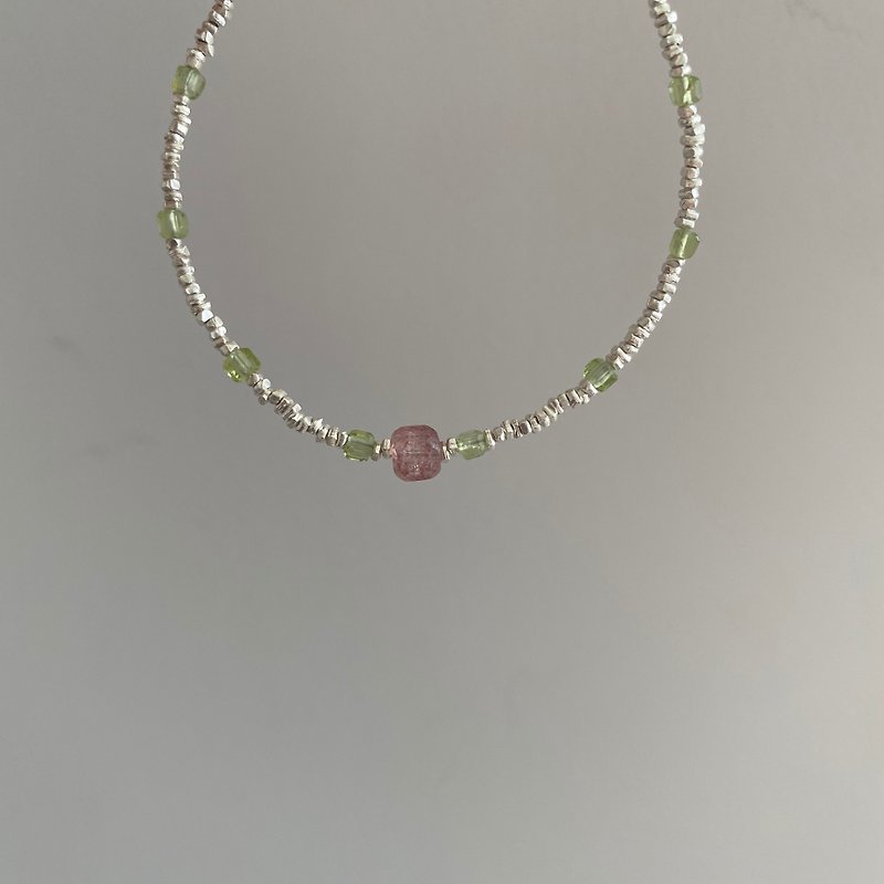 Christmas color matching bracelet peach oolong Silver strawberry crystal Stone - สร้อยข้อมือ - เงินแท้ 