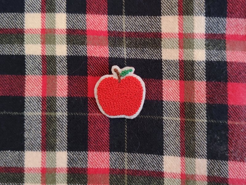 HANDMADE Apple mini brooch - เข็มกลัด - งานปัก สีแดง