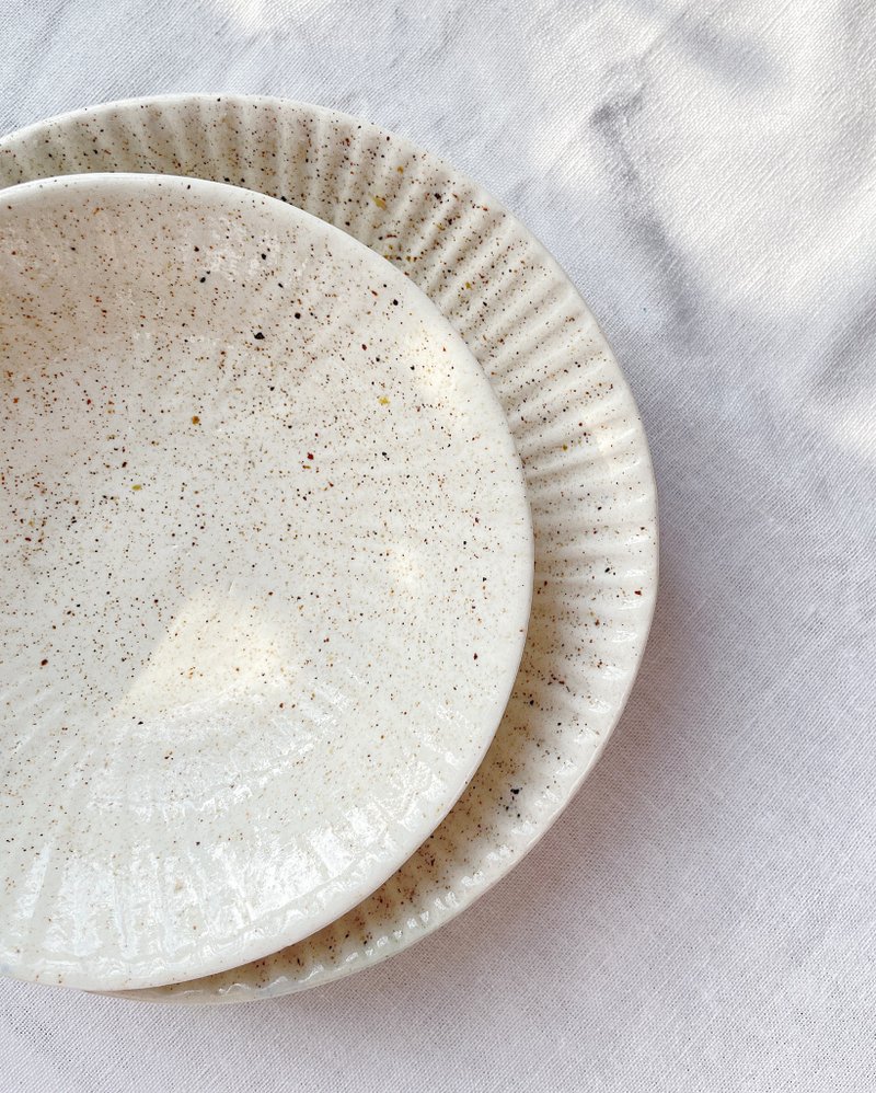 陶瓷手工 | 13cm/15cm 刮刮碟 (一套兩隻) - 盤子/餐盤/盤架 - 陶 白色