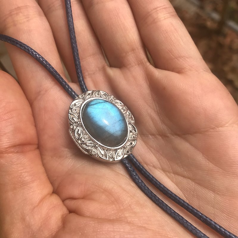 [Lost and find] natural stone blue labradorite carved frame neck - Necklaces - Gemstone Blue