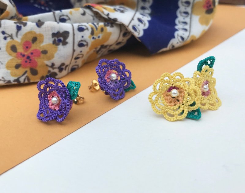 Tatted 3-D flower earrings / gift / Swarovski crystal pearl - ต่างหู - ผ้าฝ้าย/ผ้าลินิน หลากหลายสี