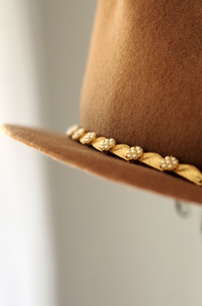 Vintage gold tone Trifari faux pearl ribbon necklace - สร้อยคอ - โลหะ สีทอง
