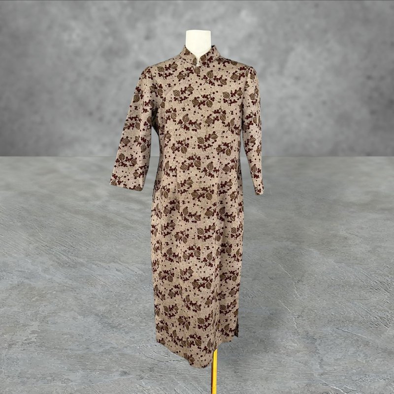 二手 咖啡色 印花 微厚 略彈性 無內裡 古董訂製 長袖 旗袍 PF510 - 旗袍/改良式旗袍 - 聚酯纖維 咖啡色