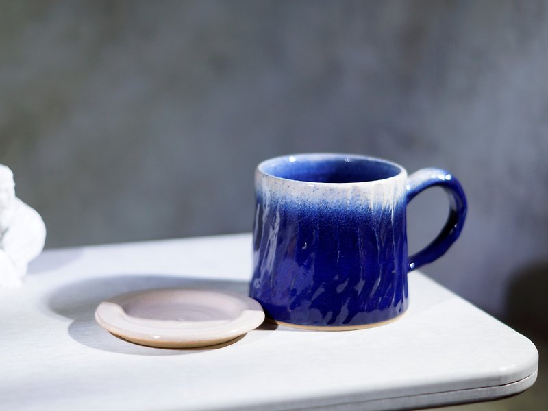 Blue and white jumping knife Yamagata-about 330ml, coffee cup, tea cup, mug, water cup, Yamagata cup - Mugs - Pottery Blue