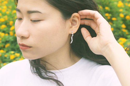 PICK&COLLECT 【PICK&COLLECT】設計師S-熔溶系列-手工純銀流線耳環-一對販售