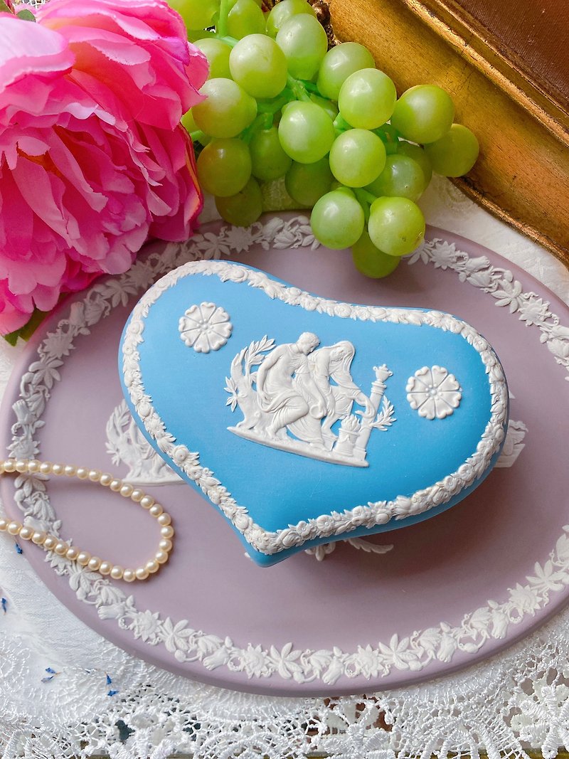 British bone china Wedgwood jasper blue embossed Greek mythology jewelry box Valentine's Day gift - Storage - Other Materials Blue