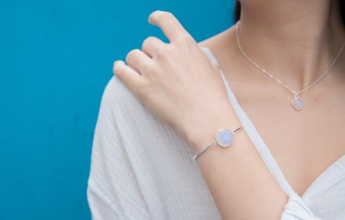 Moon - Smooth great circle moonstone bracelet