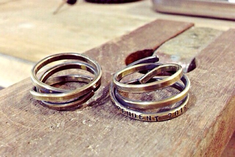 Modeling lettering brass ring (black)] [LRB1004 brass ring. Handmade ring. Lettering. Two. Ring. Nanjie. Nvjie - แหวนทั่วไป - โลหะ สีเหลือง
