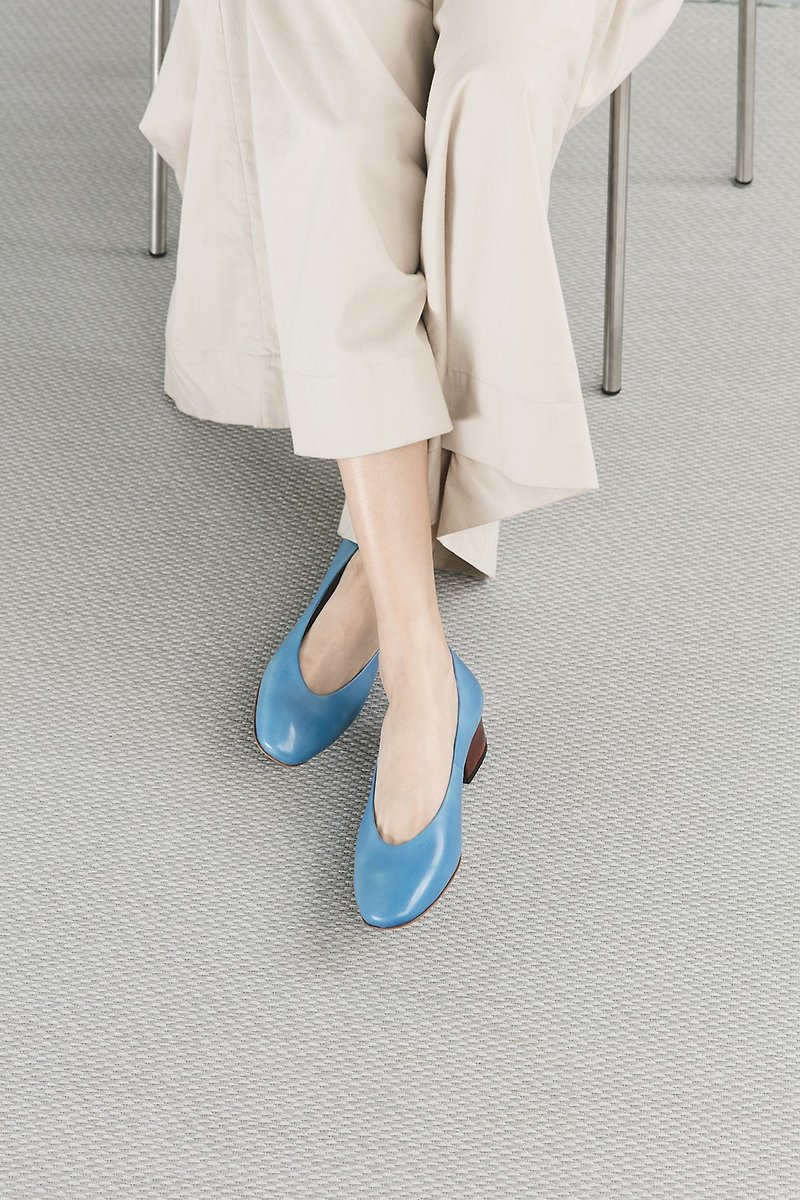 HTHREE 3.4 Round Heel Shoes / Campanulaceae / Round Toe Heels - รองเท้าหนังผู้หญิง - หนังแท้ สีน้ำเงิน