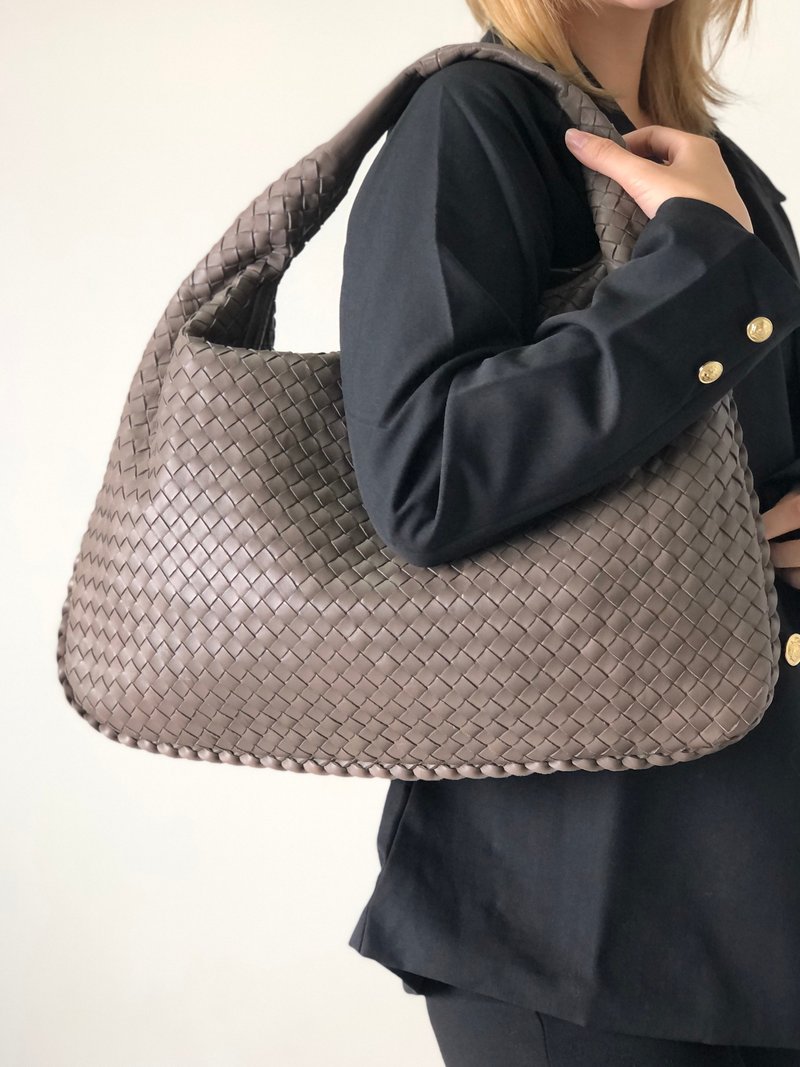 【 日本直送　名牌中古包 】Bottega Veneta ボッテガ・ヴェネタ イントレチャート レザー ホーボーバッグ ショルダーバッグ ベージュ ritud4 - 側背包/斜背包 - 真皮 咖啡色