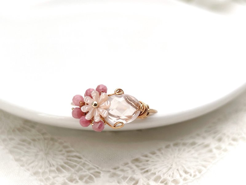 Maries garden - Rose quartz, pink shell and rhodonite ring - แหวนทั่วไป - เครื่องเพชรพลอย สึชมพู