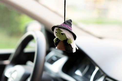 WorldCrochetedToys Witch car accessory, rear view mirror charm, Halloween pendant, 平安車掛, 针织玩具 汽車用品