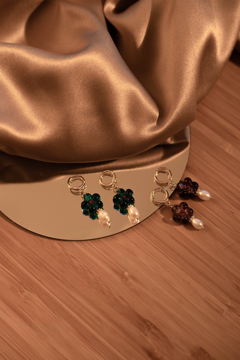 Floral Glass Bead Freshwater Pearl Earrings - ต่างหู - ไข่มุก หลากหลายสี