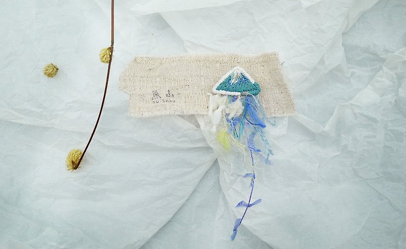 【山水母】手工刺繡紗線別針 - 胸針 - 繡線 藍色