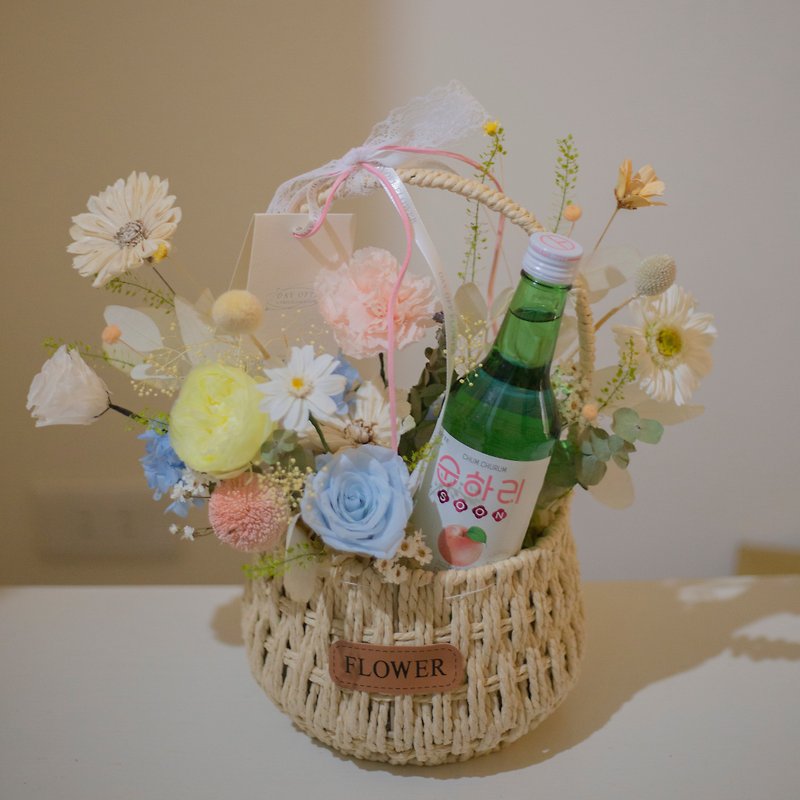 DAY OFF Preserved Flower Basket Preserved Meal and Wine Basket Picnic Gift Promotion Gift Preserved Flower Dried Flower - ช่อดอกไม้แห้ง - พืช/ดอกไม้ 