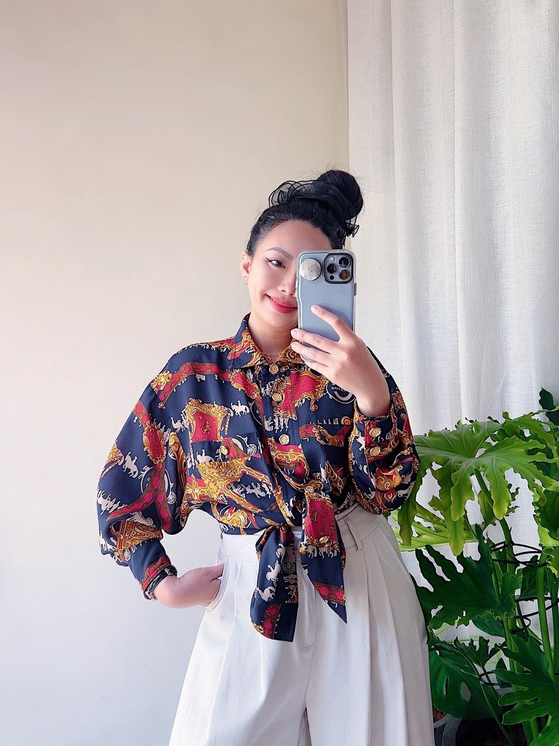 深藍華麗宮廷圖騰 雪紡紗透膚薄料襯衫上衣罩衫shirt vintage古著 - 女襯衫 - 聚酯纖維 多色