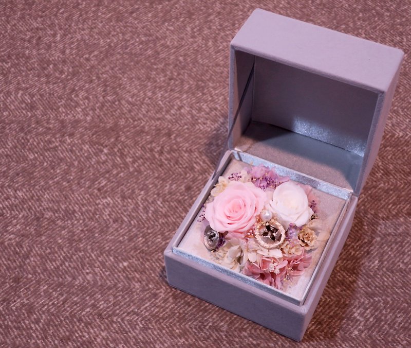 One Flower Sweet Love Immortal Garden Rose offer wedding ring box - ของวางตกแต่ง - พืช/ดอกไม้ สึชมพู